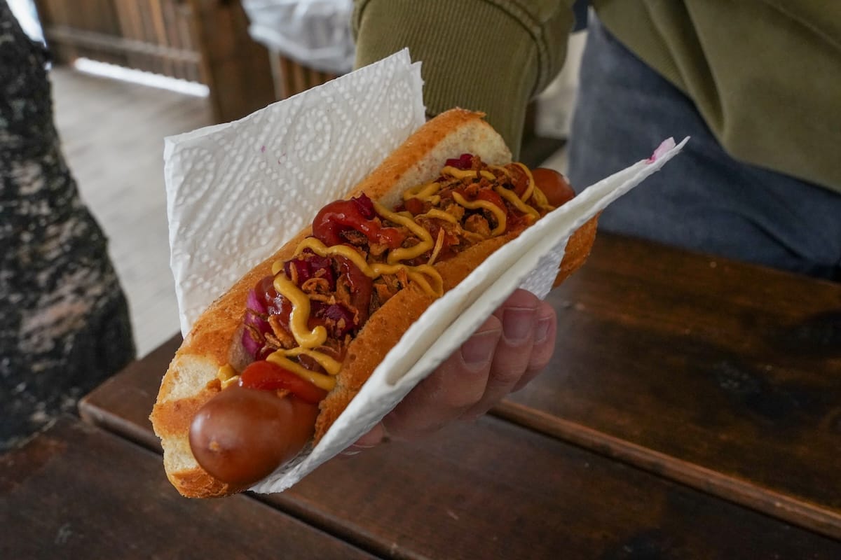 Raketten Bar & Pølse's signature hotdog